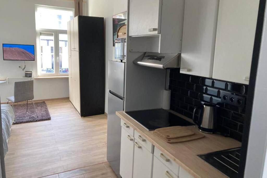 Magnifique Studio Au 2Eme Etage, A Proximite De La Gare Du Midi! Брюссель Экстерьер фото